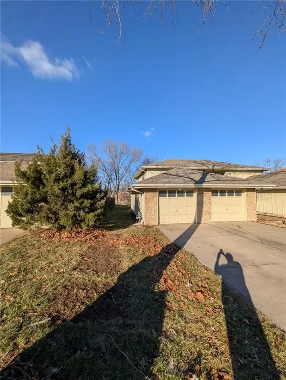 1012 NE Lindsay Avenue, Lee's Summit, MO 64086