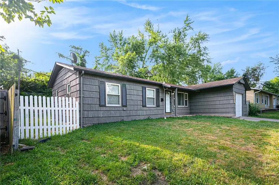 4305 Ditzler Avenue, Kansas City, MO 64133 - Image #2
