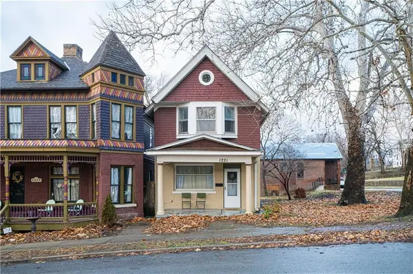 1221 Felix Street, St Joseph, MO 64501