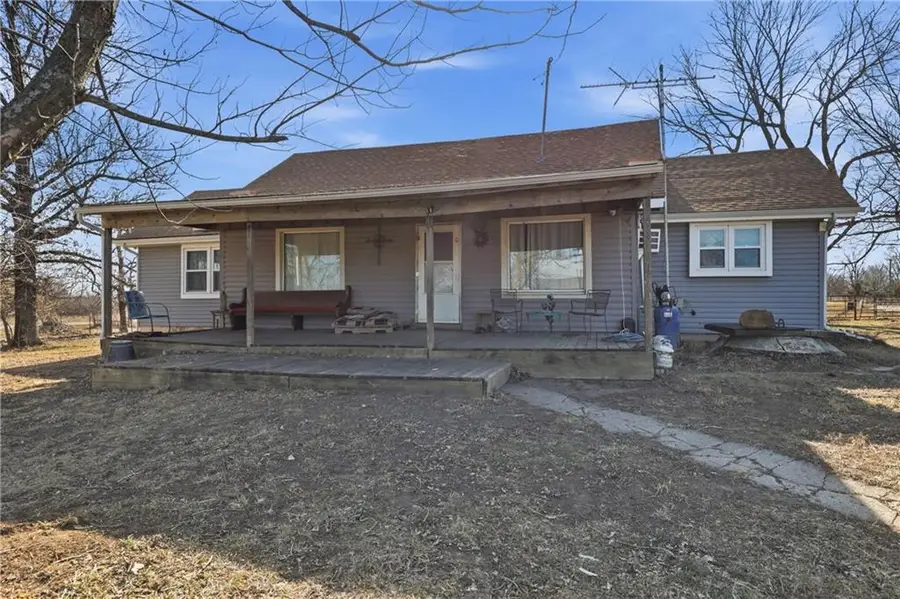 38240 Hedge Lane, Paola, KS 66071 - Image #2