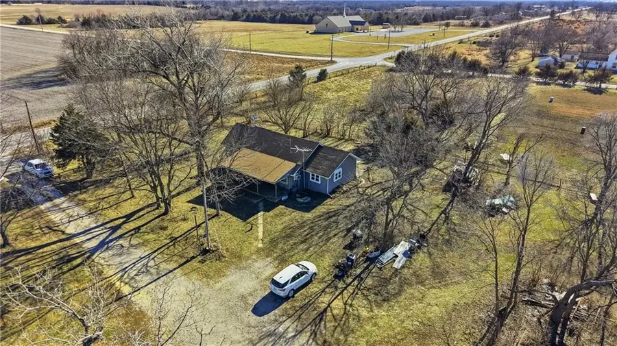 38240 Hedge Lane, Paola, KS 66071 - Image #3