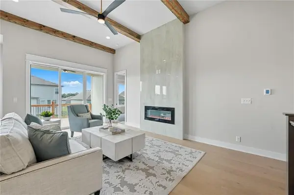 2127 NW Killarney Lane, Lee's Summit, MO 64081