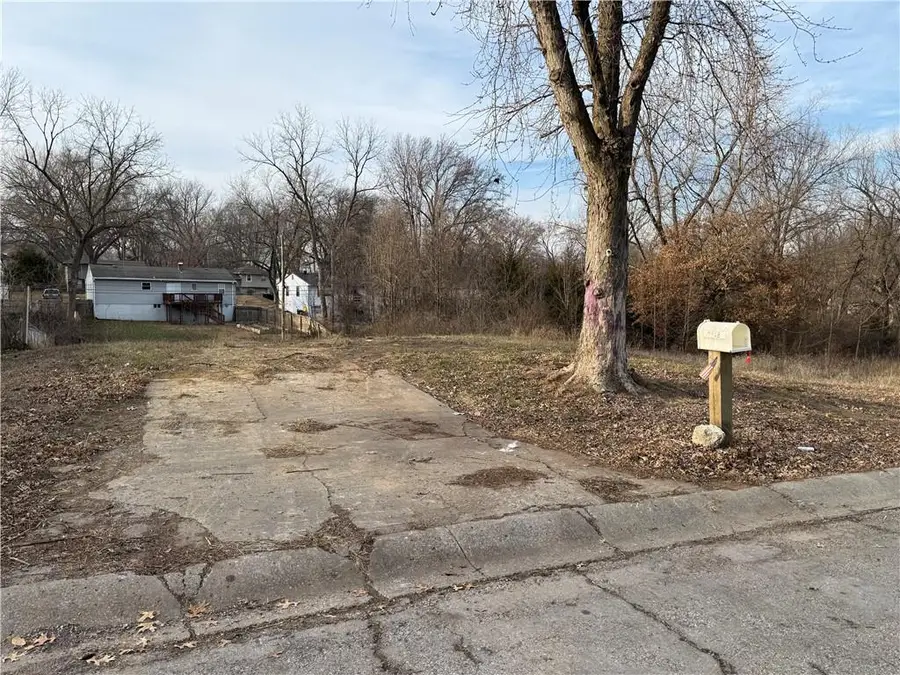 4918 N Wallace Avenue, Kansas City, MO 64119 - Image #2