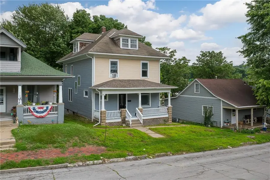 1105 S 15th Street, Saint Joseph, MO 64503 - #2