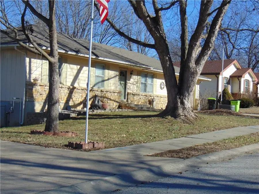 1104 Halsey Terrace, Harrisonville, MO 64701 - Image #2