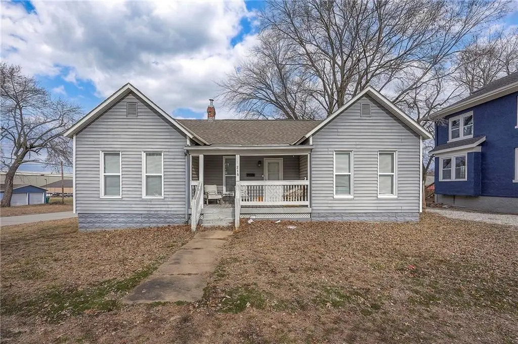210 W Piankishaw Street, Paola, KS 66071 - Image #1