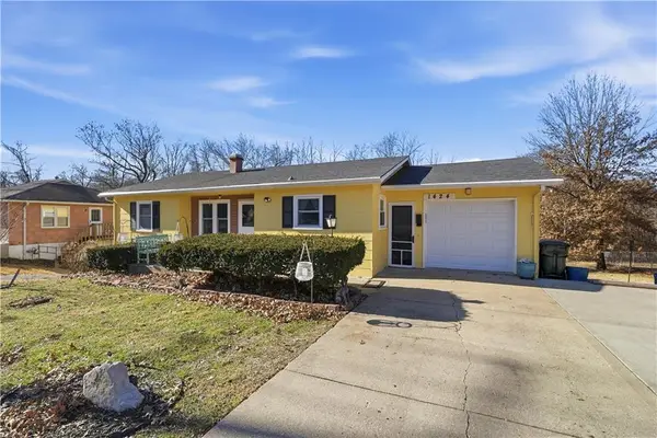 1424 Lawrence Avenue, Leavenworth, KS 66048