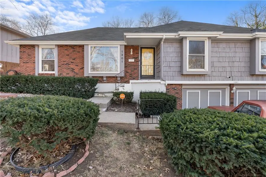 1301 E 98th Terrace, Kansas City, MO 64131 - Image #2