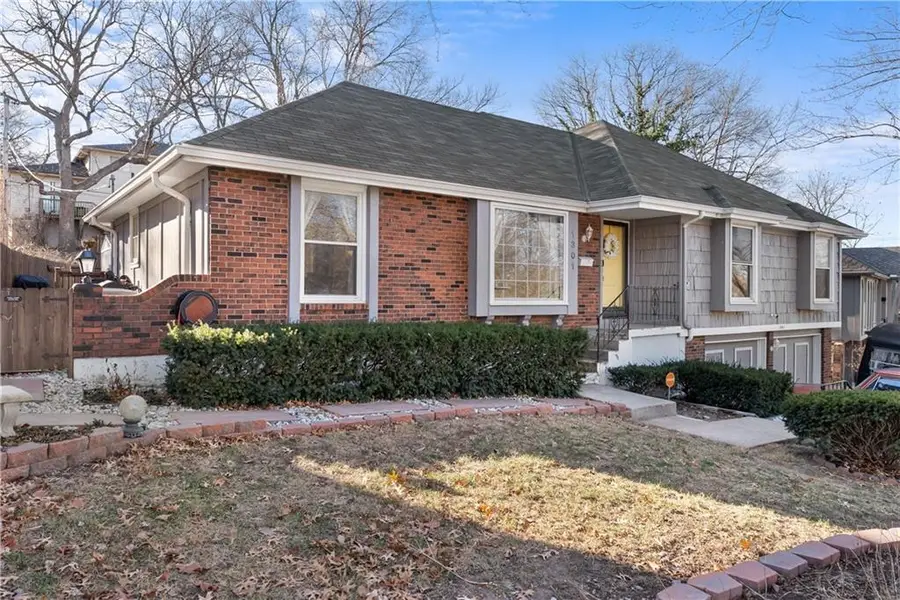1301 E 98th Terrace, Kansas City, MO 64131 - Image #3