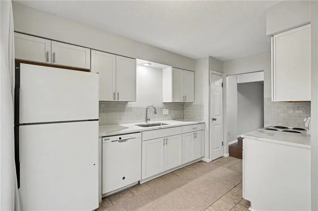 3301 Bridge Manor Drive, Kansas City, MO 64137 - Image #1