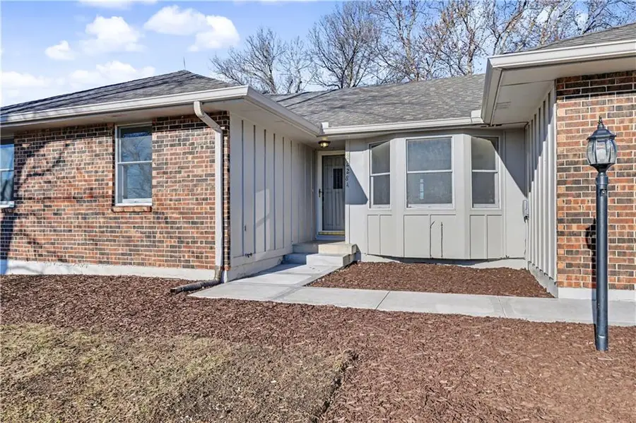 22284 Rosewood Street, Bucyrus, KS 66013 - Image #2