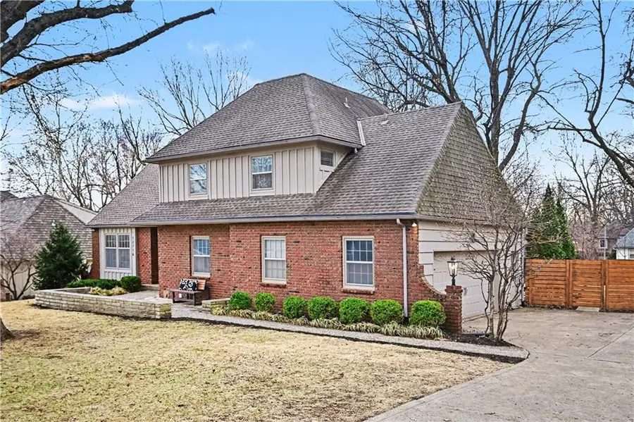 12716 Oakmont Drive, Kansas City, MO 64145 - #3