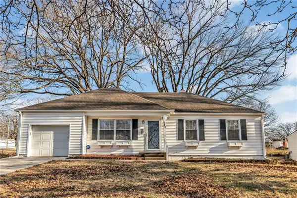 6215 N Garfield Street, Gladstone, MO 64118