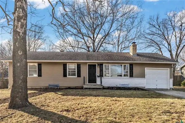 104 NW Walnut Street, Lee's Summit, MO 64081