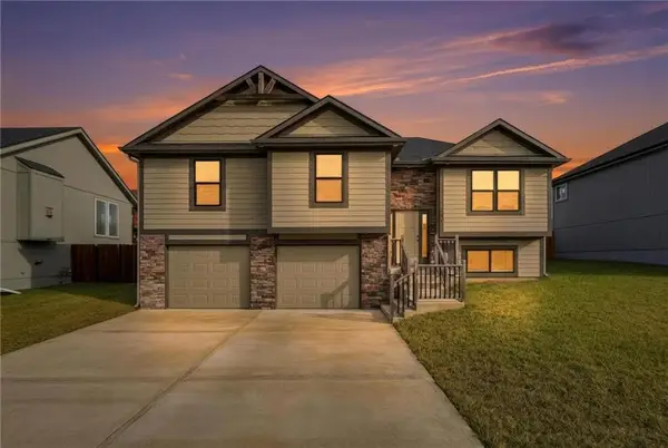 507 SW Meadowood Drive, Grain Valley, MO 64029