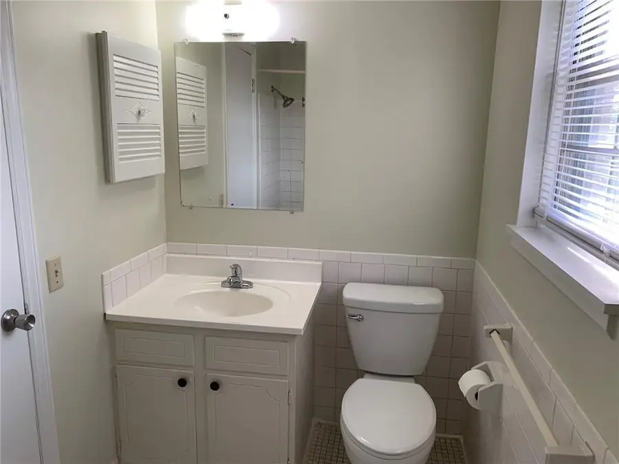 8604 Countryshire Lane, Kansas City, MO 64133 - Image #2