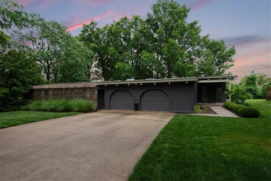 12618 Oakmont Drive, Kansas City, MO 64145 - #2