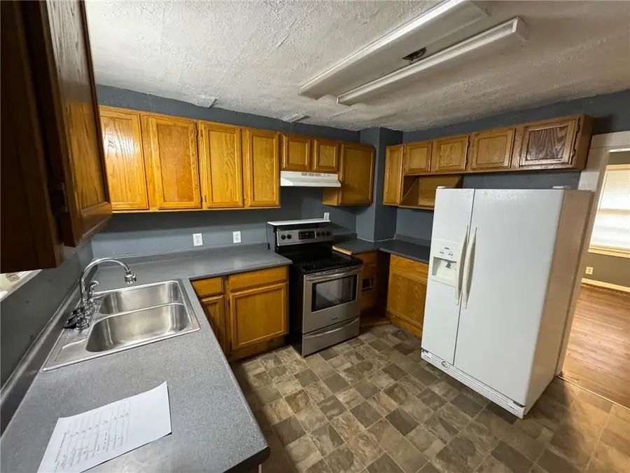 10600 E 19th Terrace, Independence, MO 64052 - Image #2