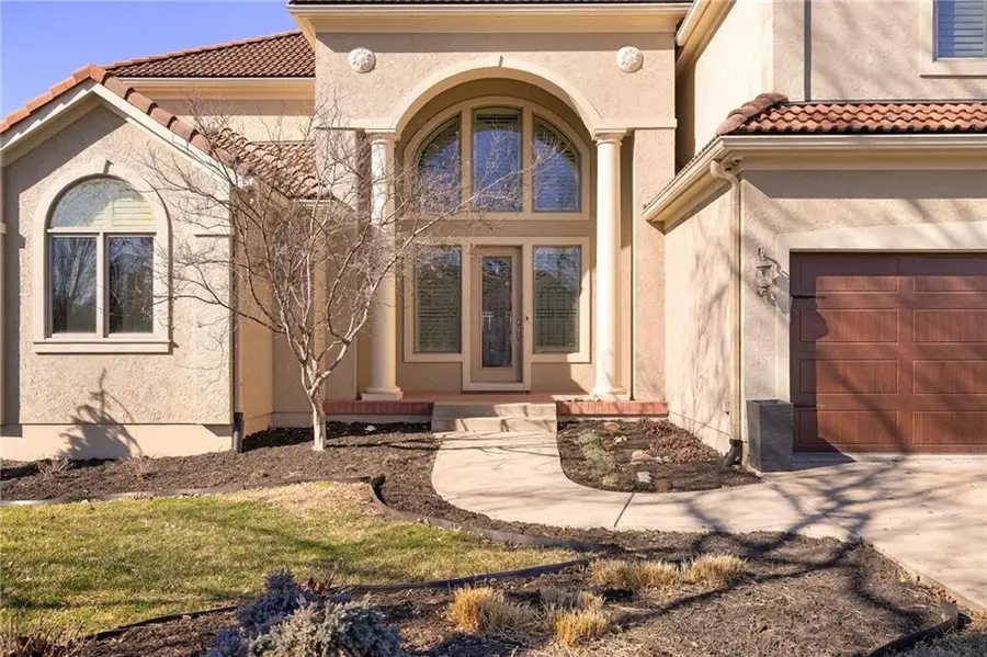 8920 Pine Street, Lenexa, KS 66220 - #2