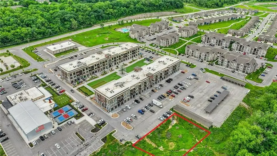 15425 Old Town Drive, Parkville, MO 64152 - Image #2