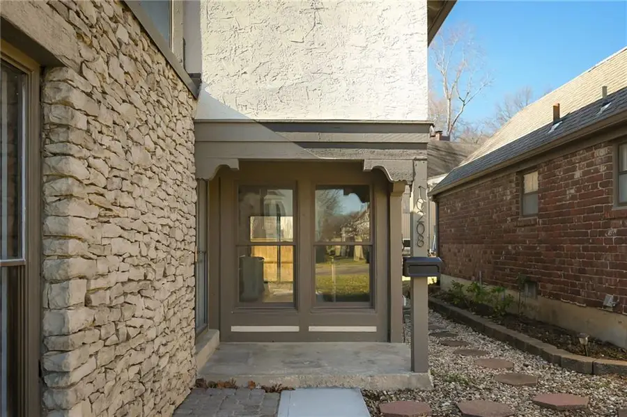 10208 Robinson Street, Overland Park, KS 66212 - Image #3