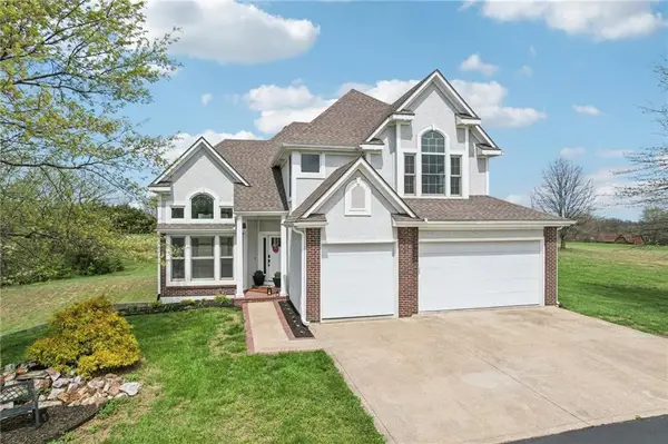 16374 Lake Point Drive, Bonner Springs, KS 66012