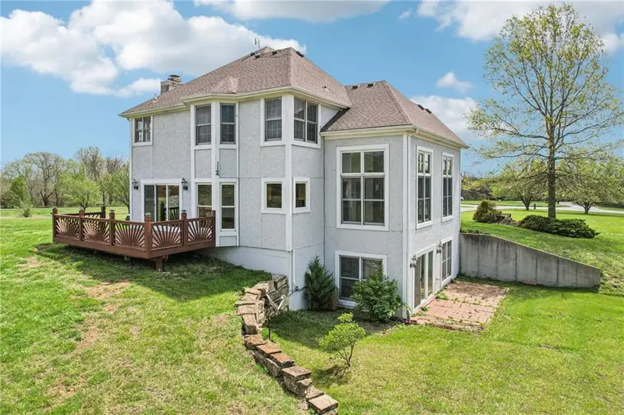 16374 Lake Point Drive, Bonner Springs, KS 66012 - #2