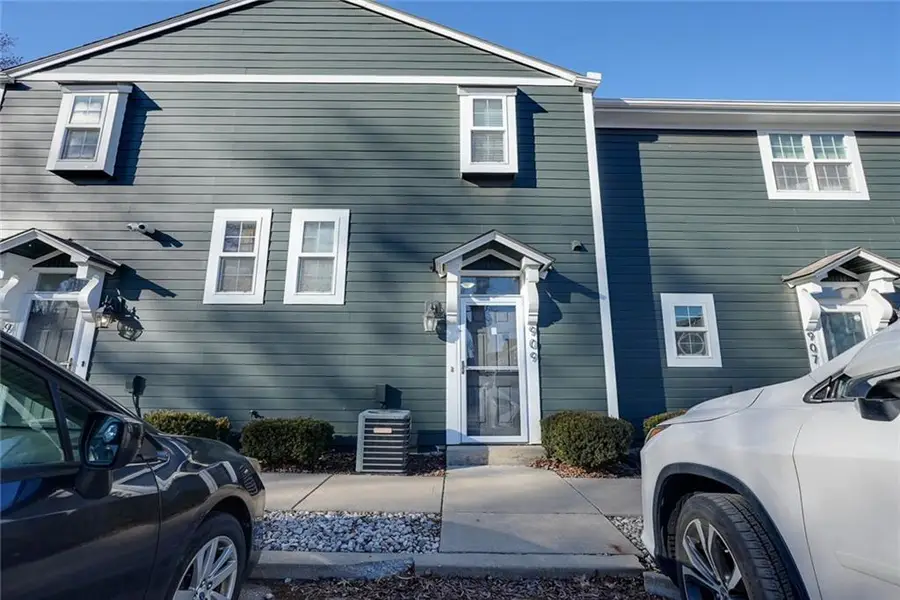 909 W 41st Place, Kansas City, MO 64111 - Image #2