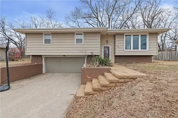 332 Matthews Lane, Gower, MO 64454