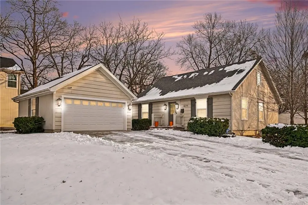 8219 Walnut Street, Kansas City, MO 64114 - Image #1