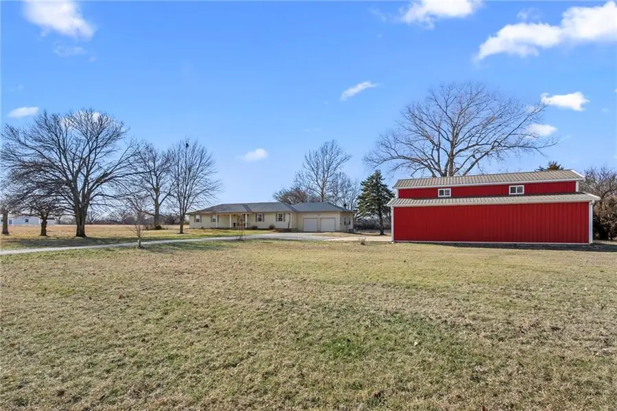 26930 Metcalf Road, Louisburg, KS 66053 - Image #3