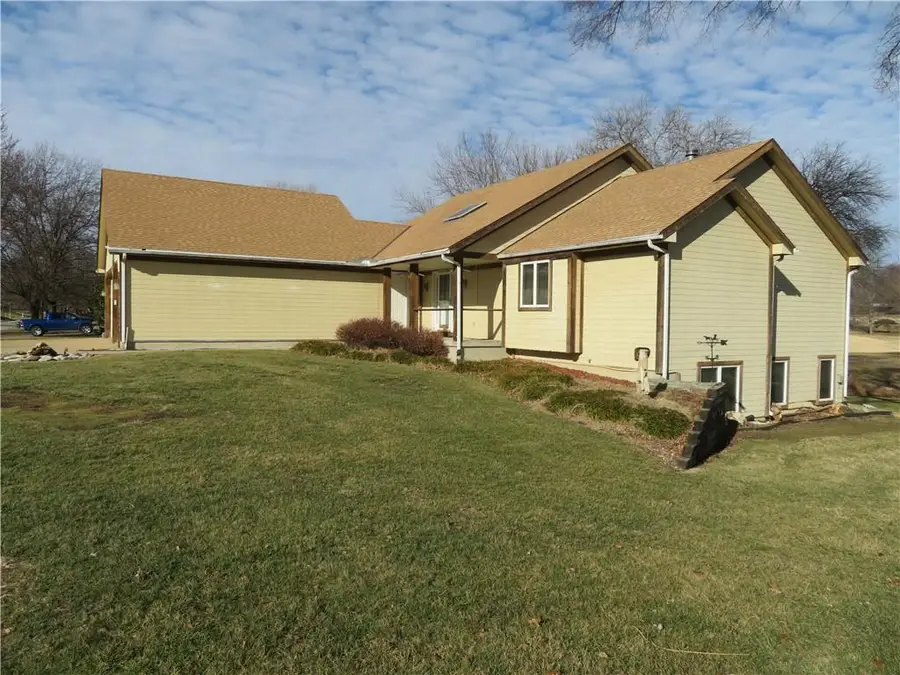 114 Overhill Drive, Paola, KS 66071 - Image #3