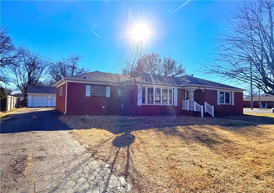 102 E Mckay Street, Frontenac, KS 66763 - Image #2