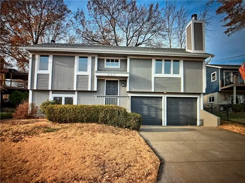 848 NW South Shore Drive, Lake Waukomis, MO 64151 - Image #1