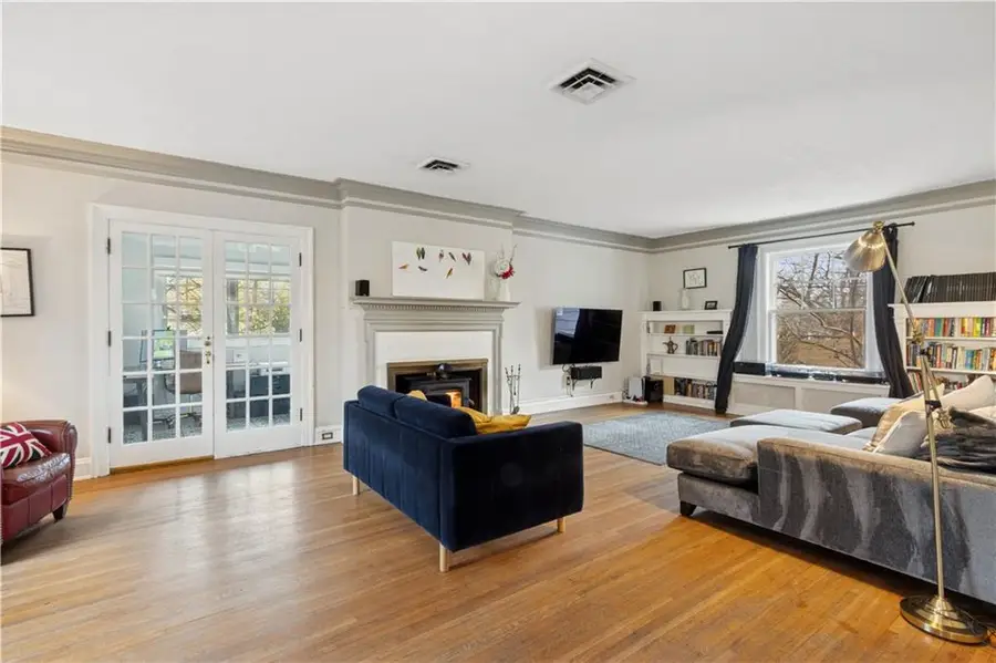 401 W 57 Terrace, Kansas City, MO 64112 - Image #3