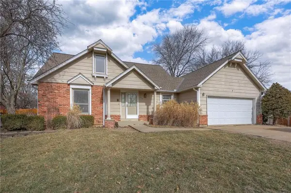 408 NE Deerfield Court, Lee's Summit, MO 64086