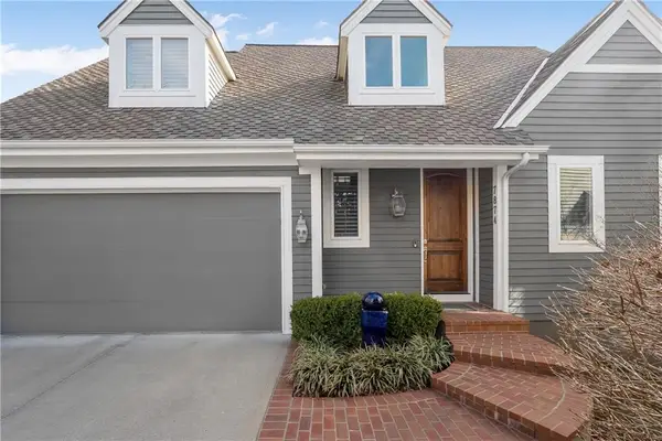 7874 Howe Circle, Prairie Village, KS 66208