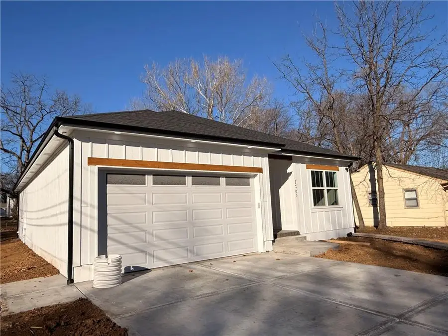 12706 10th Street, Grandview, MO 64030 - #3