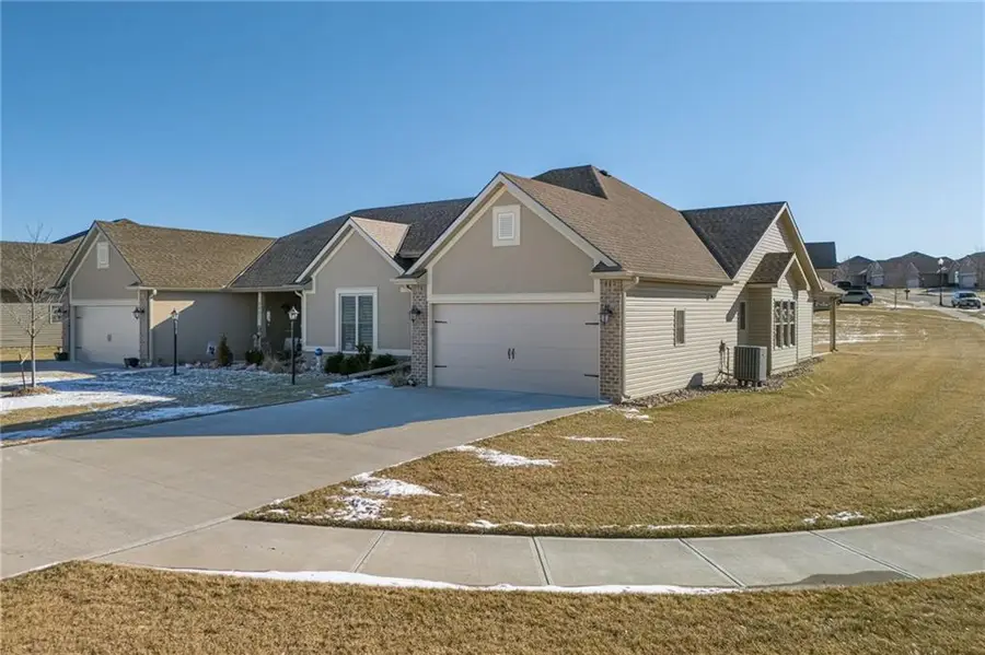 4905 Stonebridge Drive W, Saint Joseph, MO 64505 - Image #2