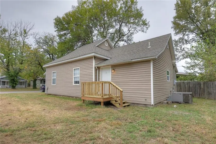 1302 N Grand Street, Pittsburg, KS 66762 - Image #2