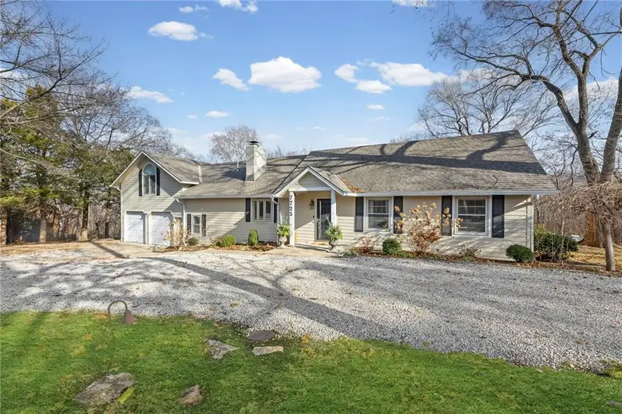 7725 Woodland Drive, Shawnee, KS 66218 - #2