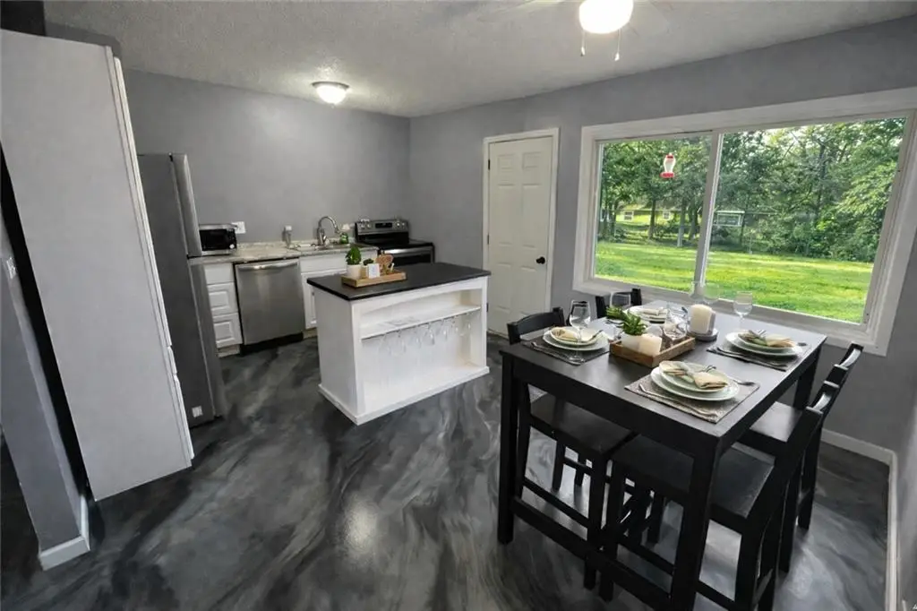 11220 Corrington Avenue, Kansas City, MO 64134 - Image #1