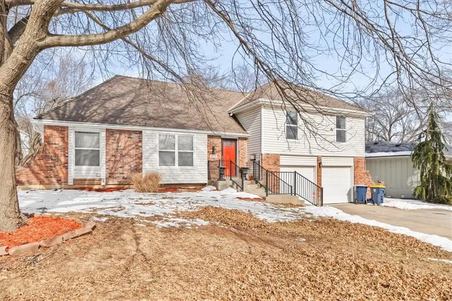 818 W 122nd Terrace, Kansas City, MO 64145 - #2