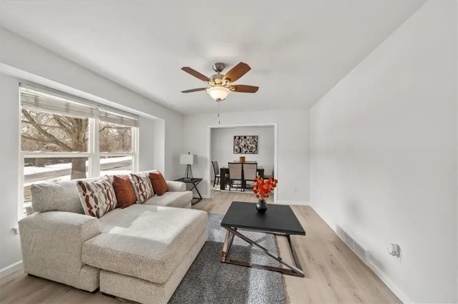 818 W 122nd Terrace, Kansas City, MO 64145 - #3