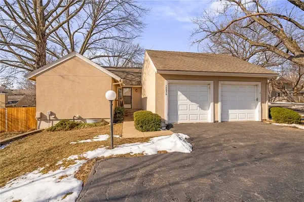10872 Bradshaw Street, Overland Park, KS 66210
