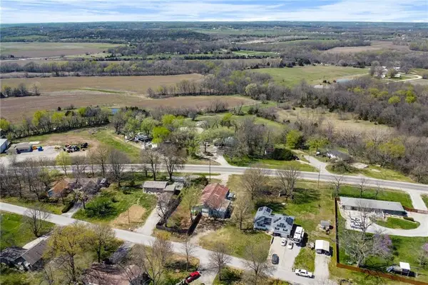 31395 Old Kc Road, Paola, KS 66071