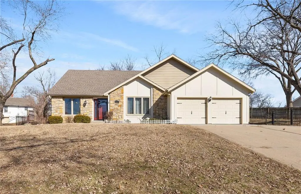 6525 Pflumm Road, Shawnee, KS 66216 - #1