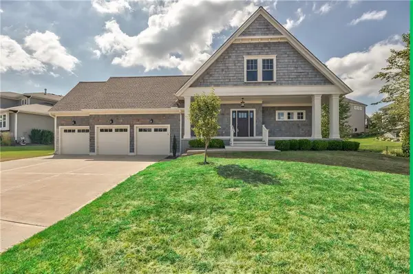 9742 Shady Bend Circle, Lenexa, KS 66227