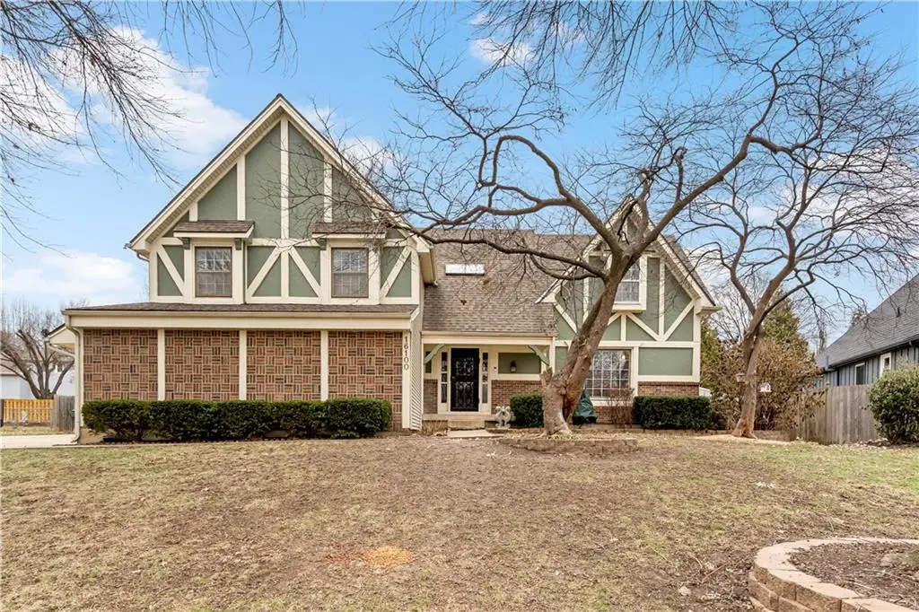 16100 W Chalet Drive, Olathe, KS 66062 - #1