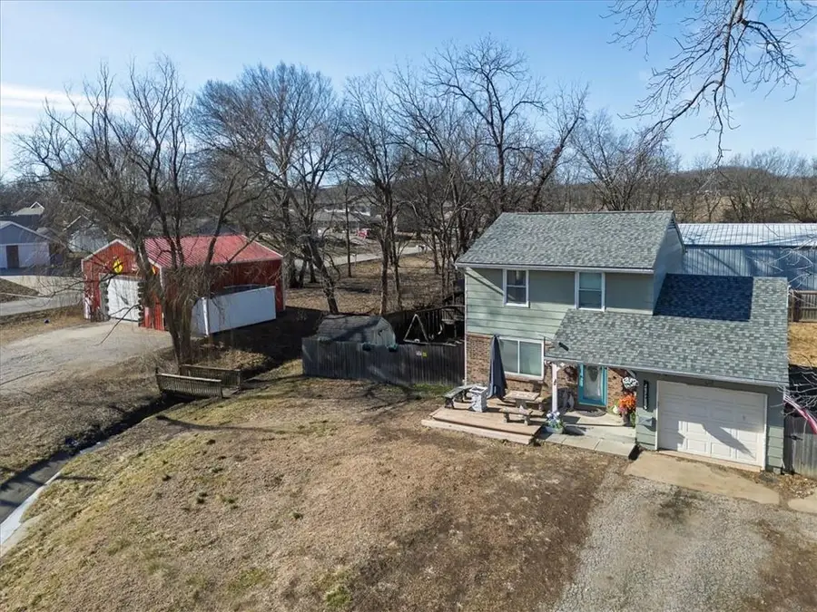 622 Church Street, Tonganoxie, KS 66086 - Image #2
